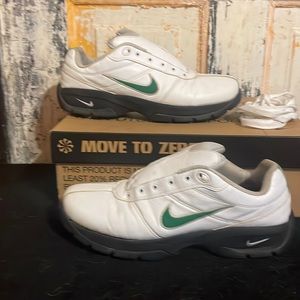 NIKE GOLF SHOES 8.5
